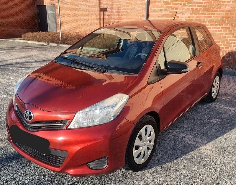 Gebraucht Toyota Yaris Cool 99 PS (72 kW) 2012 Rot Kleinwagen
