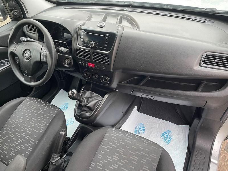 Gebraucht Opel Combo Selection 95 PS (69 kW) 2017 Grau Van / Kleinbus