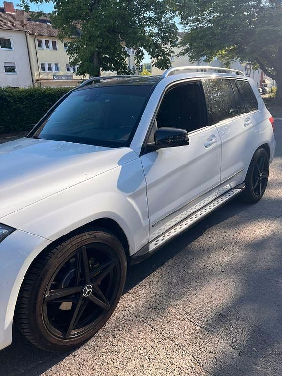 Weiß Gebraucht 2013 Mercedes GLK250 SUV | 16.700 € (Fairer Preis) - Bild 1/4