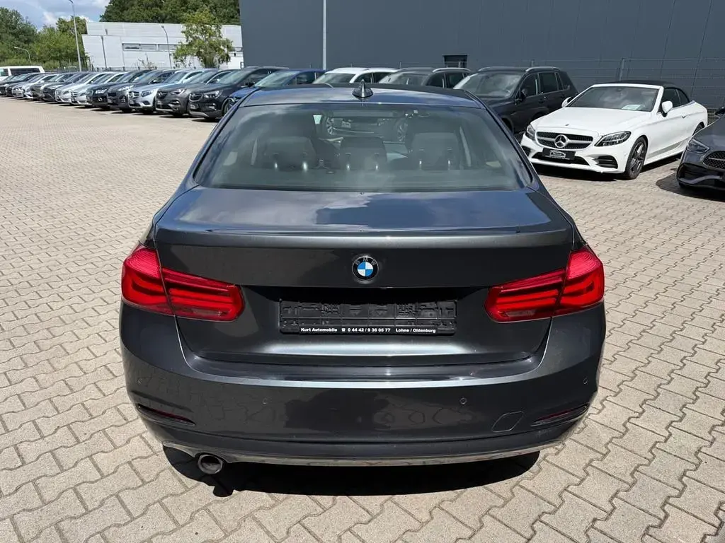Gebraucht BMW 318 Advantage 136 PS (100 kW) 2017 Grau Limousine