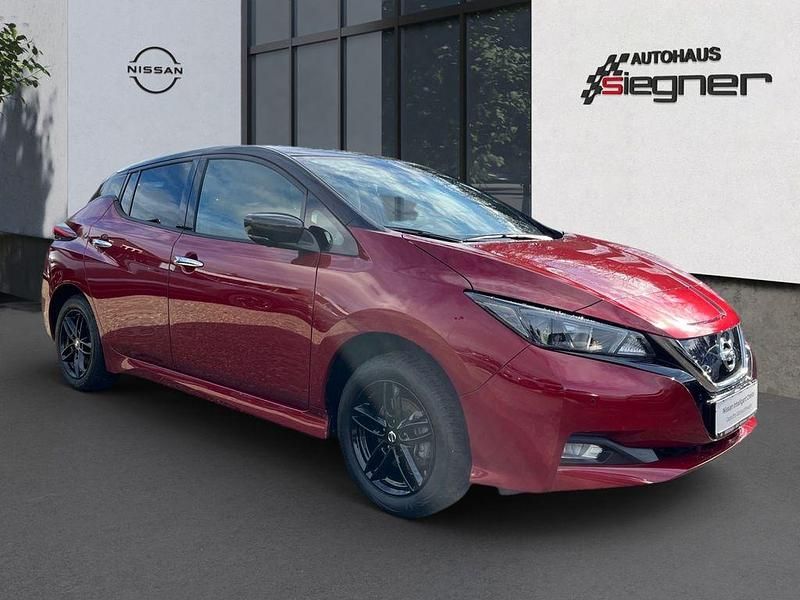 Gebraucht Nissan Leaf N-Connecta 160 kW (218 PS) 2021 Red/ black Kleinwagen