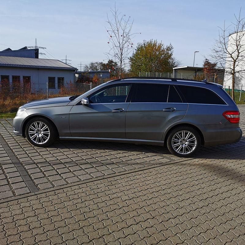 Gebraucht Mercedes E350 Elegance 265 PS (194 kW) 2012 Grau Kombi