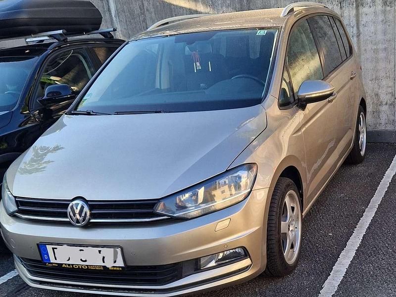 Gebraucht VW Touran 150 PS (110 kW) 2016 Bronze Van / Kleinbus