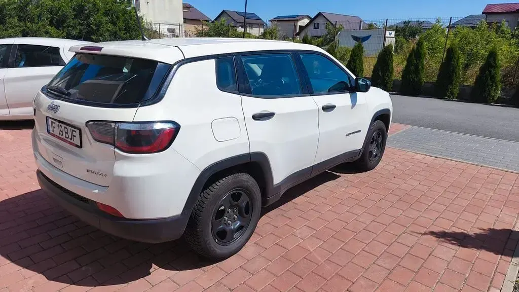 Gebraucht Jeep Compass Sport 140 PS (102 kW) 2019 Weiß SUV