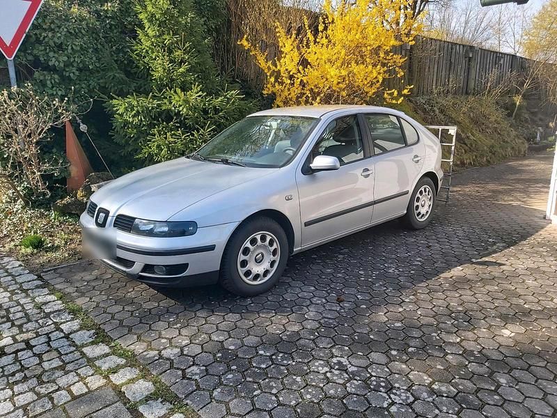 Second-hand Seat Leon 90 CP (66 kW) 2001 Argintiu Hatchback