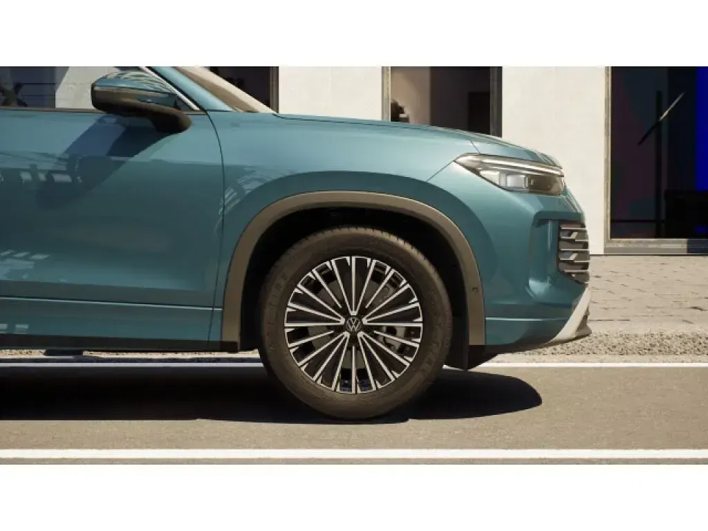 Gebraucht VW Tayron Elegance 204 PS (150 kW) 2025 Nightshade blue metallic (metallic) SUV