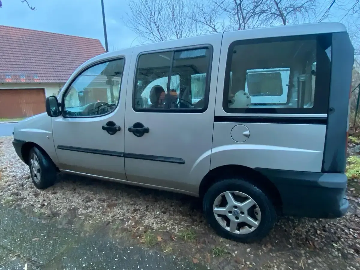 Gebraucht Fiat Doblò 105 PS (77 kW) 2003 Silber Van / Kleinbus