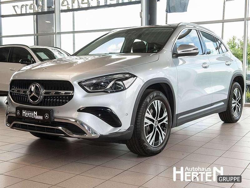 Lack hightechsilber Gebraucht 2024 Mercedes GLA180 Progressive SUV | 38.900 € (Etwas zu teuer) - Bild 1/4