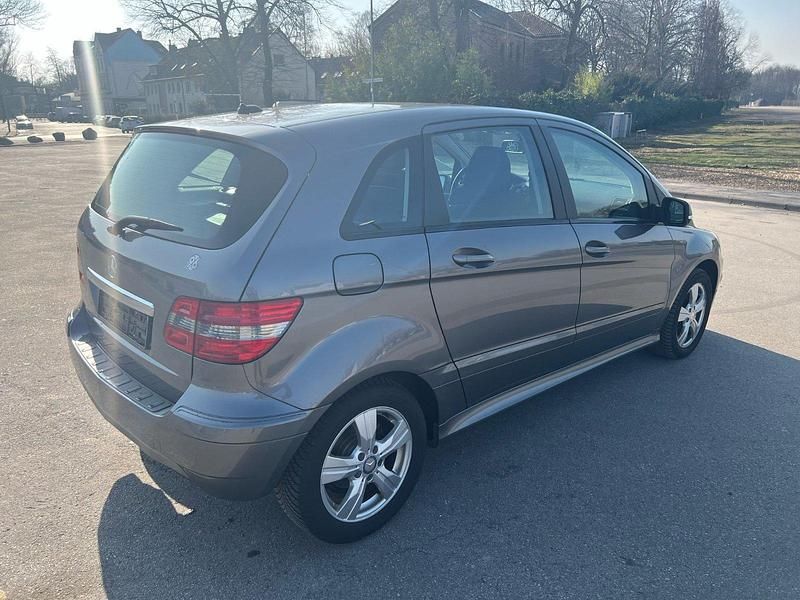 Gebraucht Mercedes B160 95 PS (69 kW) 2010 Grau Van / Kleinbus