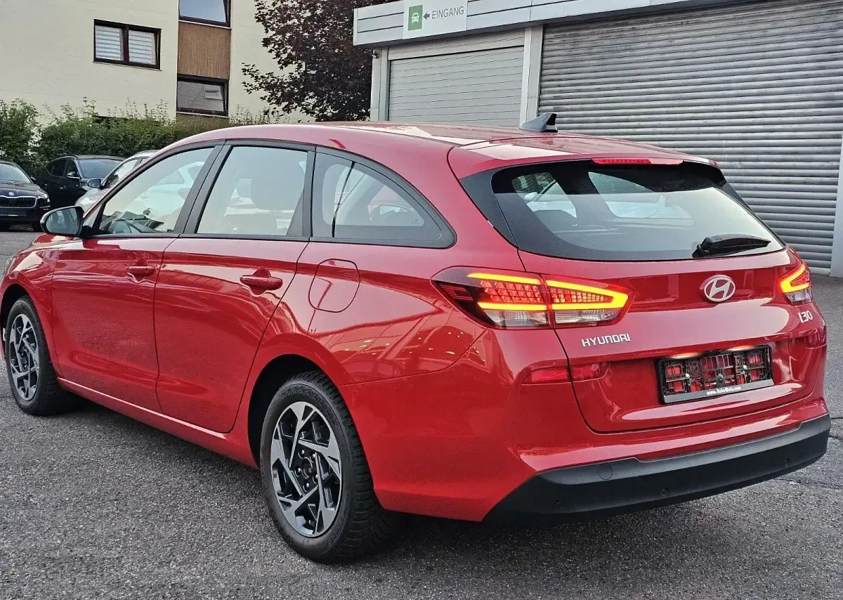 Gebraucht Hyundai i30 101 PS (74 kW) 2024 Rot Kombi