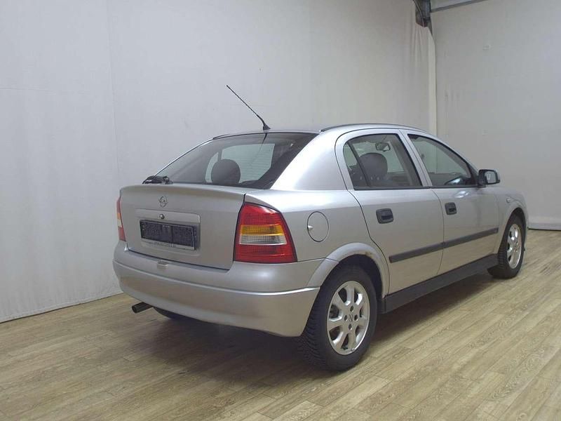Gebraucht Opel Astra Selection 84 PS (61 kW) 2001 Starsilver metallic Limousine