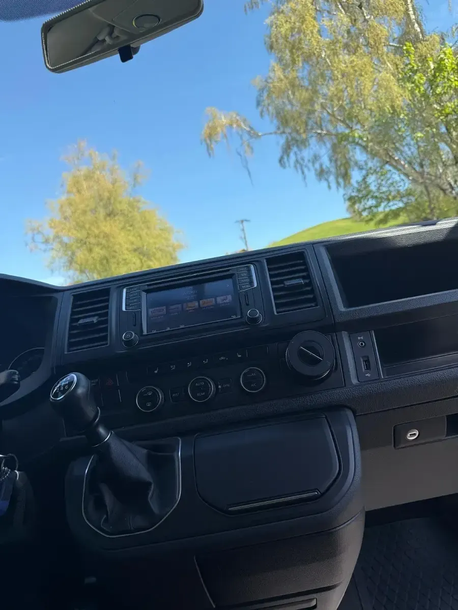 Używany VW T6 150 KM (110 kW) 2016 Brązowy Van