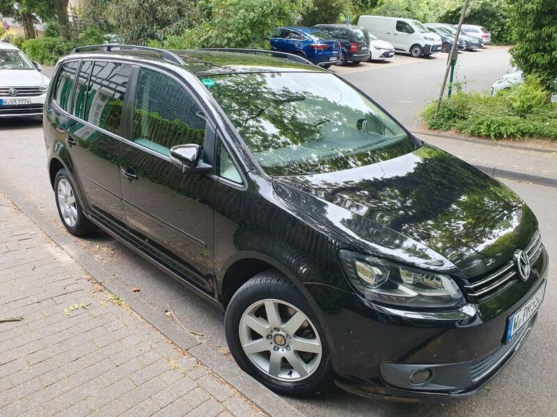 Schwarz Gebraucht 2012 VW Touran Comfortline Van / Kleinbus | 8.199 € (Fairer Preis) - Bild 1/4