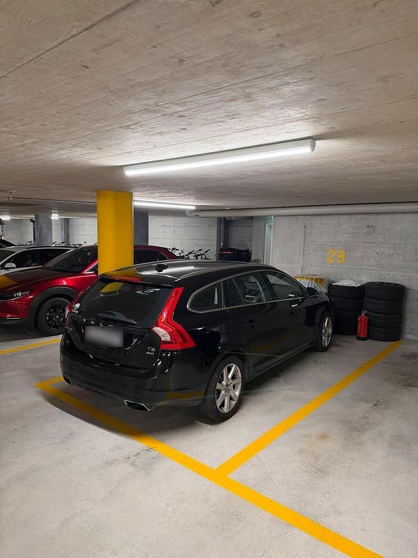 Gebraucht Volvo V60 Summum 304 PS (223 kW) 2014 Schwarz Kombi