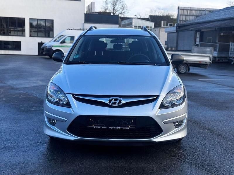 Gebraucht Hyundai i30 Edition 109 PS (80 kW) 2011 Silber Kombi