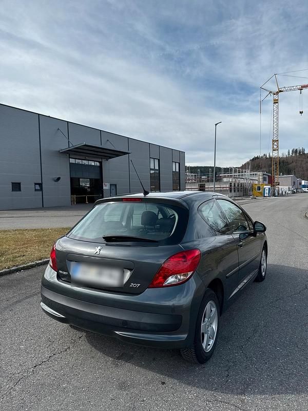 Gebraucht Peugeot 207 Urban Move 73 PS (53 kW) 2011 Grau Coupé