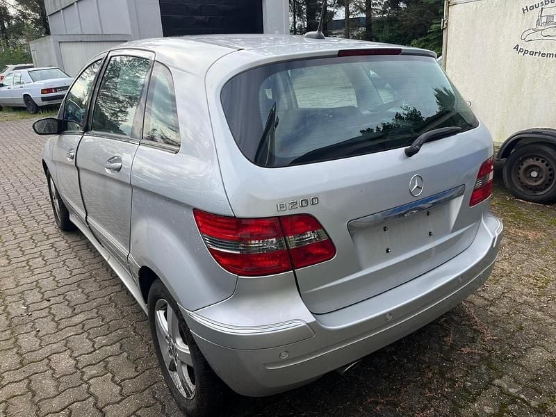 Gebraucht Mercedes B200 136 PS (100 kW) 2007 Silber Van / Kleinbus