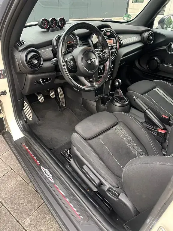 Używany Mini Cooper 136 KM (100 kW) 2015 Biały Hatchback