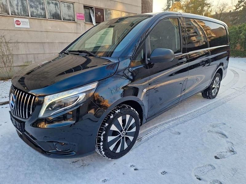 Schwarz Gebraucht 2020 Mercedes Vito Van / Kleinbus | 26.900 € (Fairer Preis) - Bild 1/4