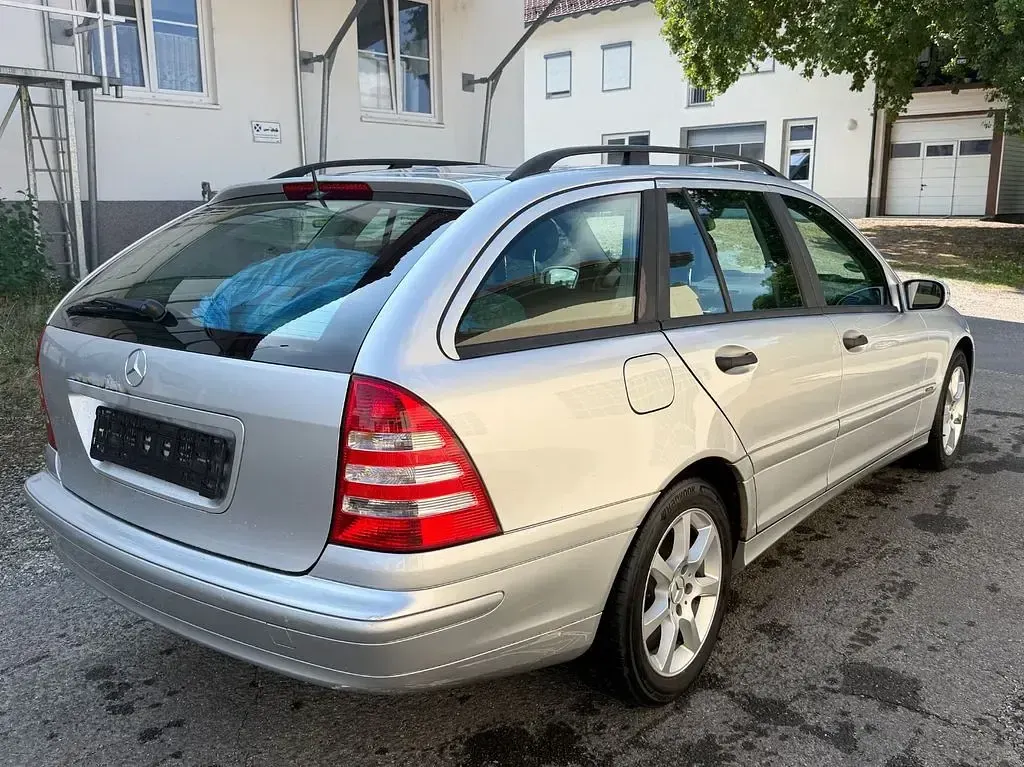 Gebraucht Mercedes C200 163 PS (119 kW) 2004 Silber Limousine