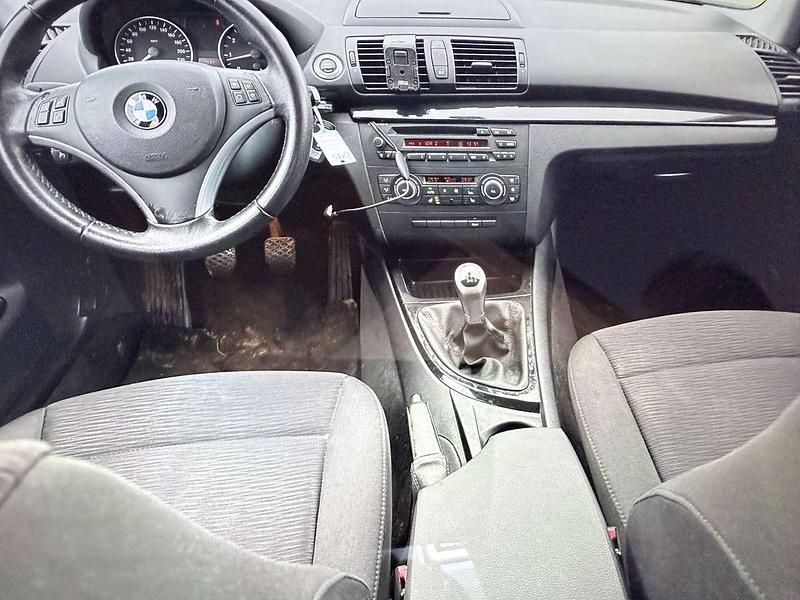 Gebraucht BMW 118 143 PS (105 kW) 2010 Black sapphire metallic Kleinwagen