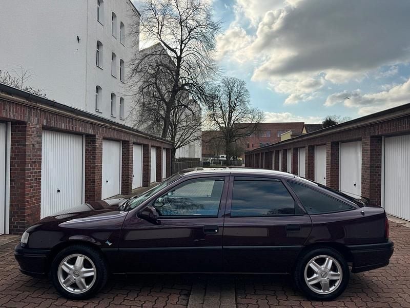 Gebraucht Opel Vectra Selection 71 PS (52 kW) 1995 Violet Limousine