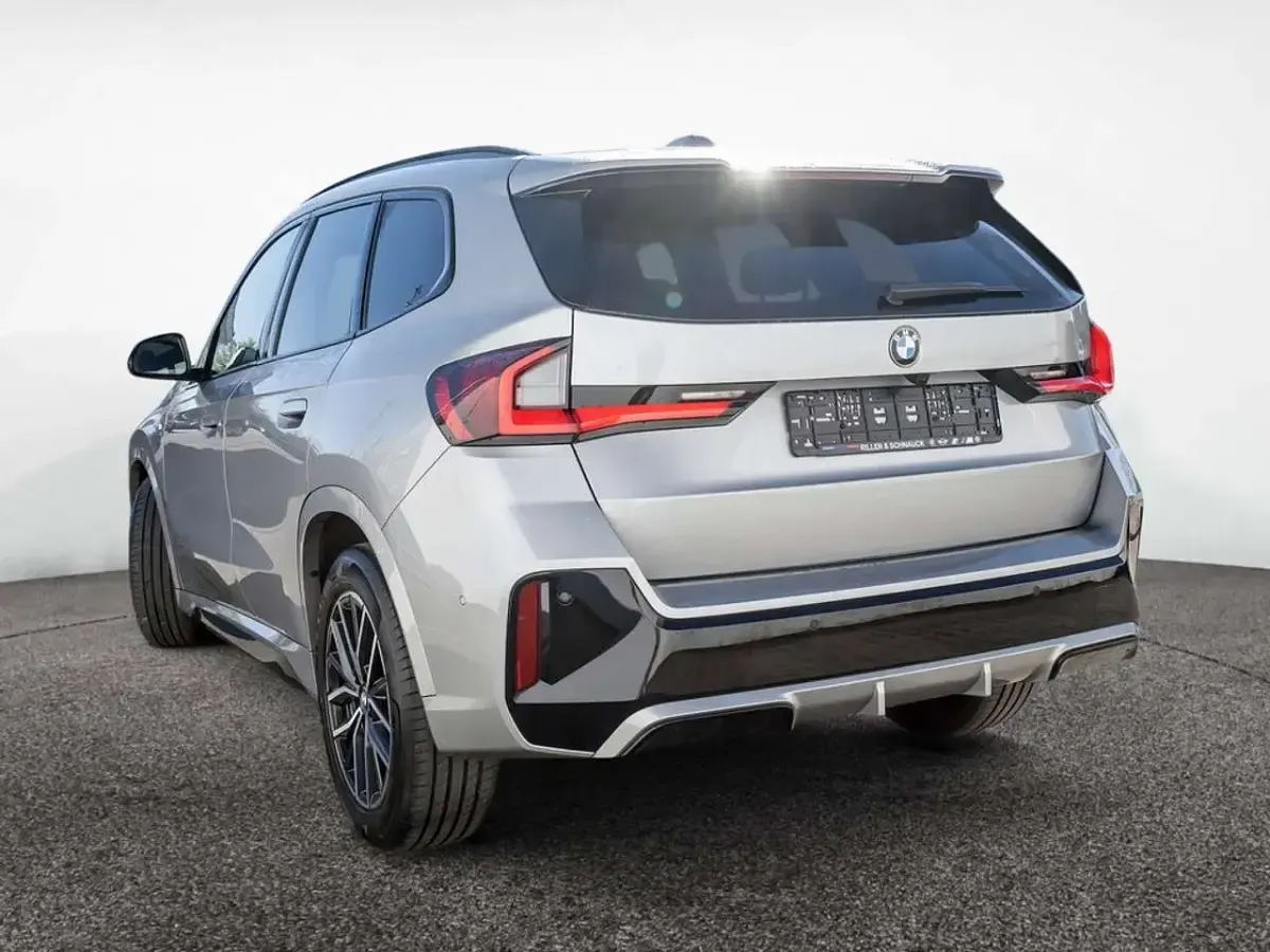 Gebraucht BMW X1 M Sport 211 PS (155 kW) 2023 Spacesilber SUV