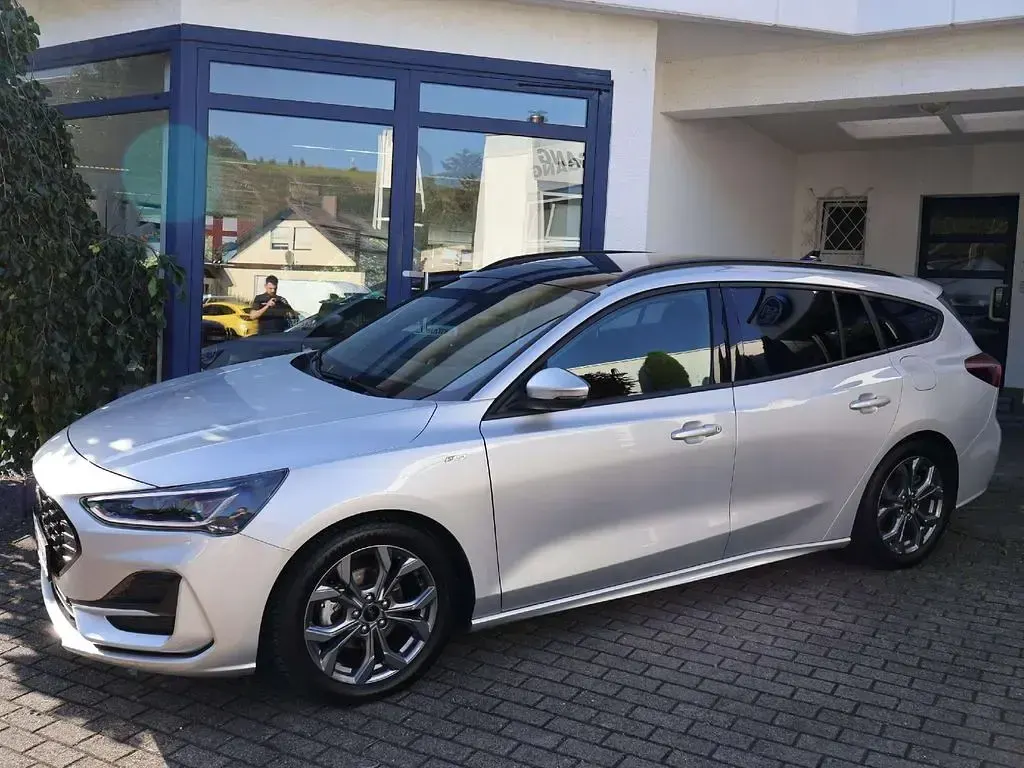 Gebraucht Ford Focus ST-Line X 155 PS (114 kW) 2024 Silber Limousine