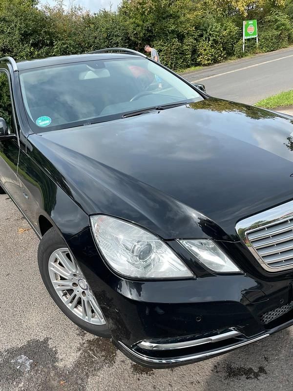 Gebraucht Mercedes E220 170 PS (125 kW) 2011 Schwarz Kombi