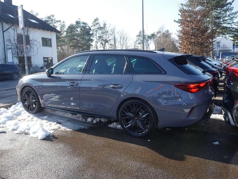 Neu Cupra Leon VZ 300 PS (220 kW) 2026 Magnetic grau Kleinwagen
