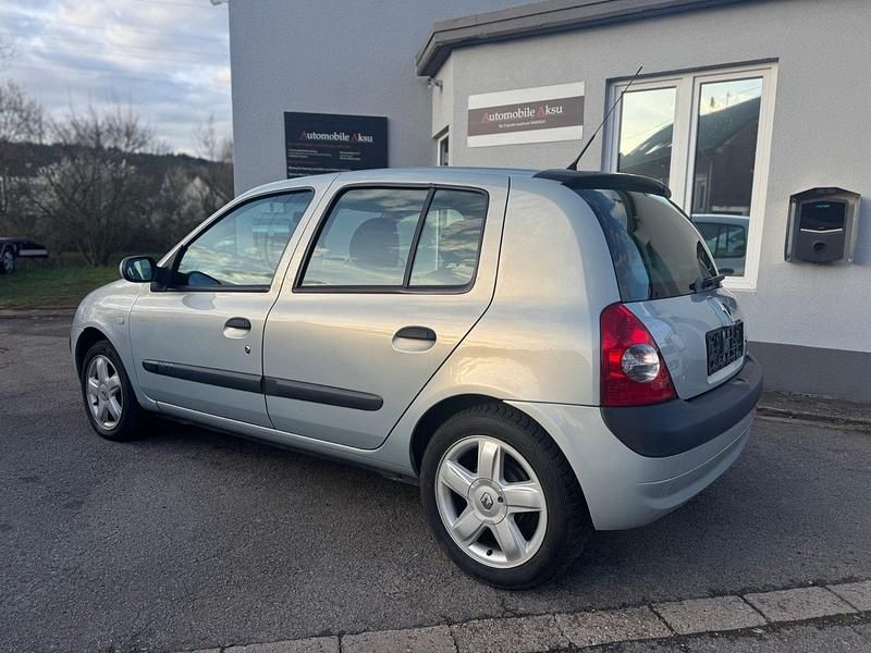 Gebraucht Renault Clio II 75 PS (55 kW) 2003 Grau Kleinwagen