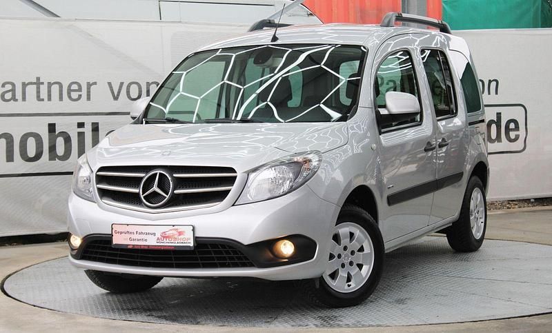 Brillantsilber Gebraucht 2018 Mercedes Citan 111 Kombi | 12.700 € (Fairer Preis) - Bild 1/3