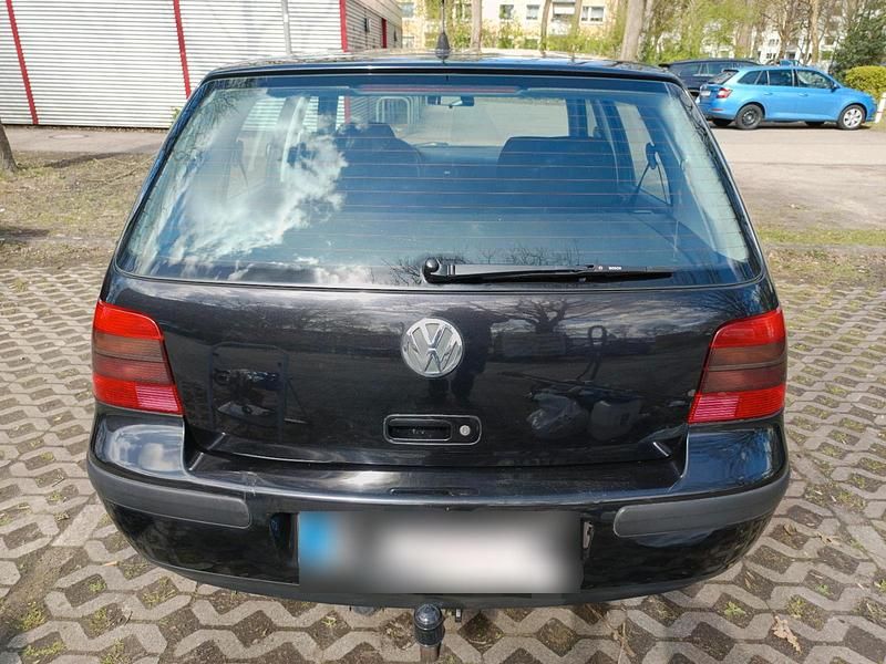 Gebraucht VW Golf IV 75 PS (55 kW) 2002 Schwarz Kleinwagen
