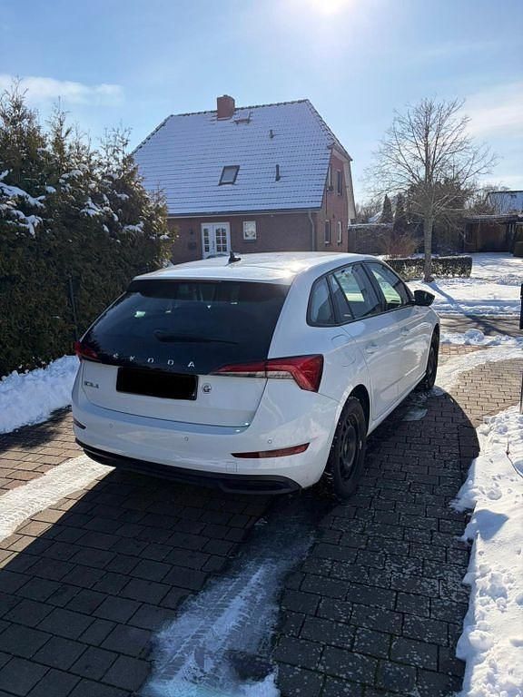 Gebraucht Skoda Scala Ambition 150 PS (110 kW) 2019 Weiß Kleinwagen