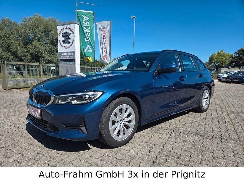 Blau Gebraucht 2021 BMW 320 Sport Line Kombi | 26.890 € (Guter Preis) - Bild 1/4