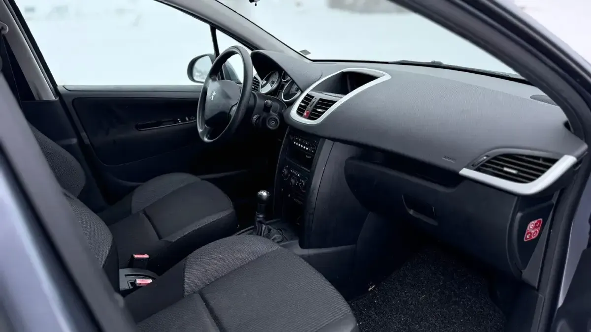 Gebraucht Peugeot 207 Filou 74 PS (54 kW) 2010 Grau Kleinwagen