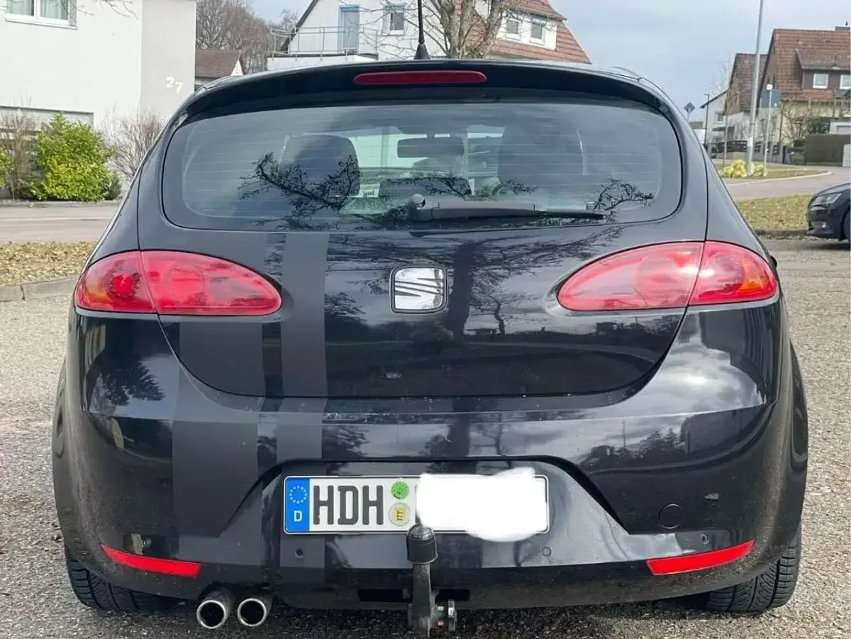 Używany Seat Leon Reference 125 KM (91 kW) 2009 Czarny Hatchback