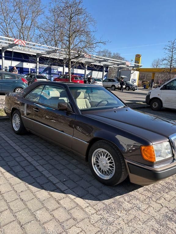 Gebraucht Mercedes 230 132 PS (97 kW) 1990 Braun Coupé