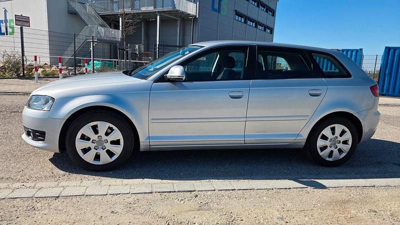 Gebraucht Audi A3 Attraction 125 PS (91 kW) 2010 Silber Kleinwagen
