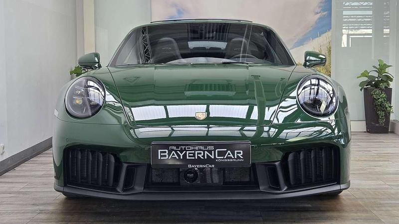 Gebraucht Porsche 992 541 PS (397 kW) 2025 Sonderlackierung irishgreen Coupé