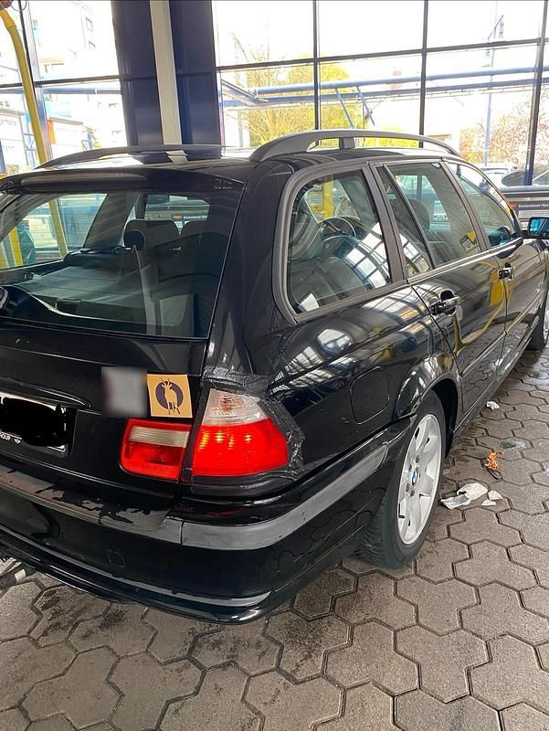 Gebraucht BMW 320 150 PS (110 kW) 2004 Schwarz Kombi