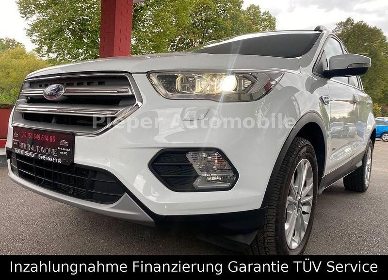 Weiß Gebraucht 2017 Ford Kuga Titanium SUV | 16.980 € (Fairer Preis) - Bild 1/4