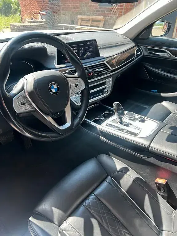 Gebraucht BMW 740 320 PS (235 kW) 2019 Weiß Limousine