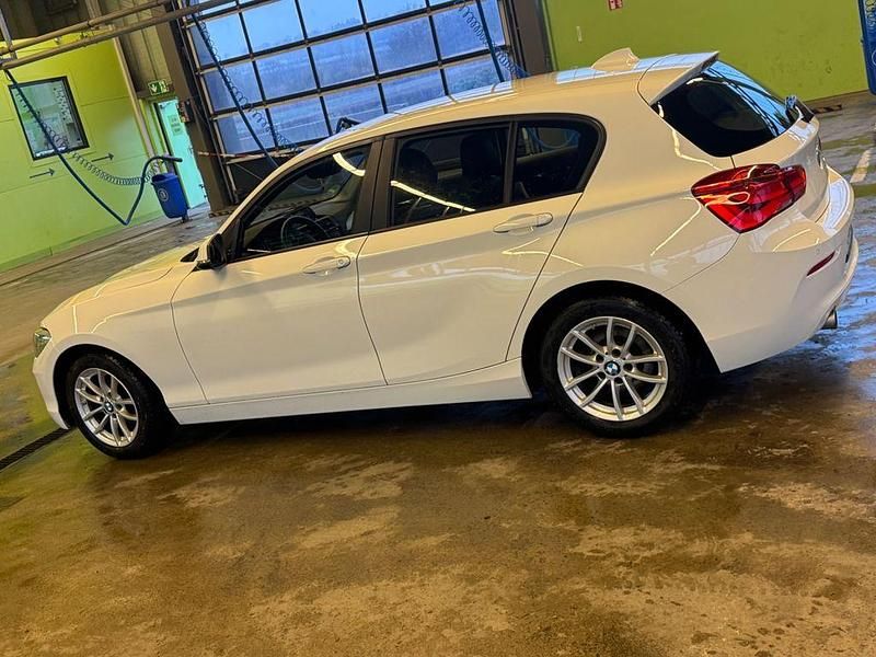 Gebraucht BMW 116 116 PS (85 kW) 2017 Weiß Kleinwagen
