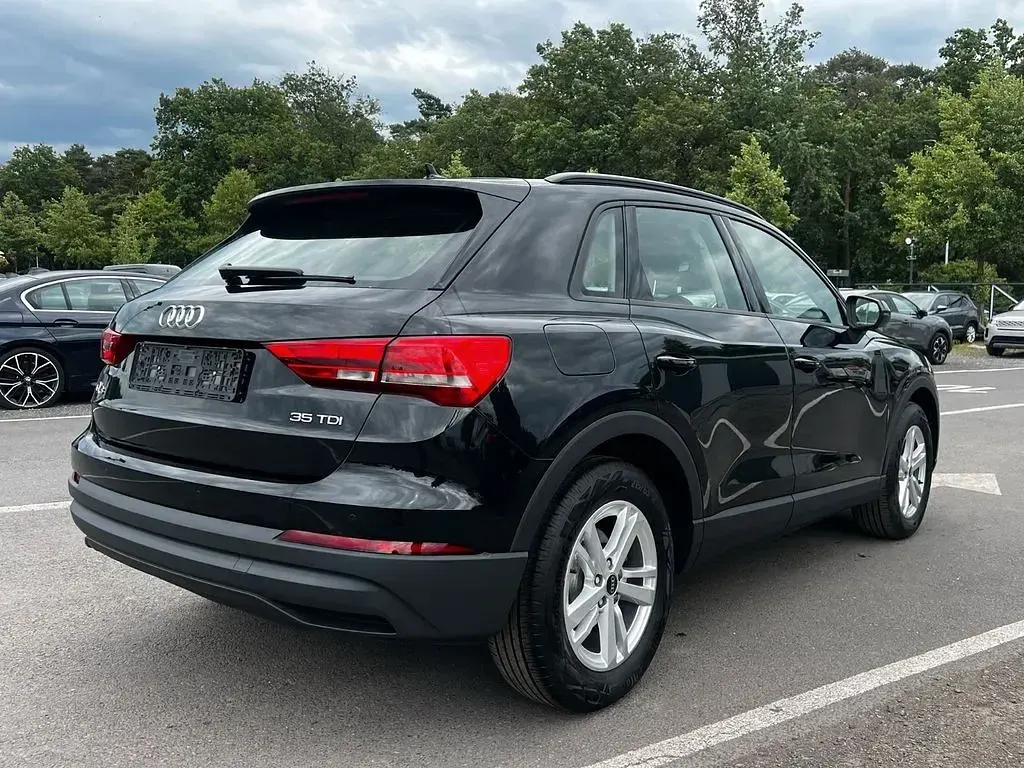 Gebraucht Audi Q3 Basis 150 PS (110 kW) 2023 Schwarz SUV