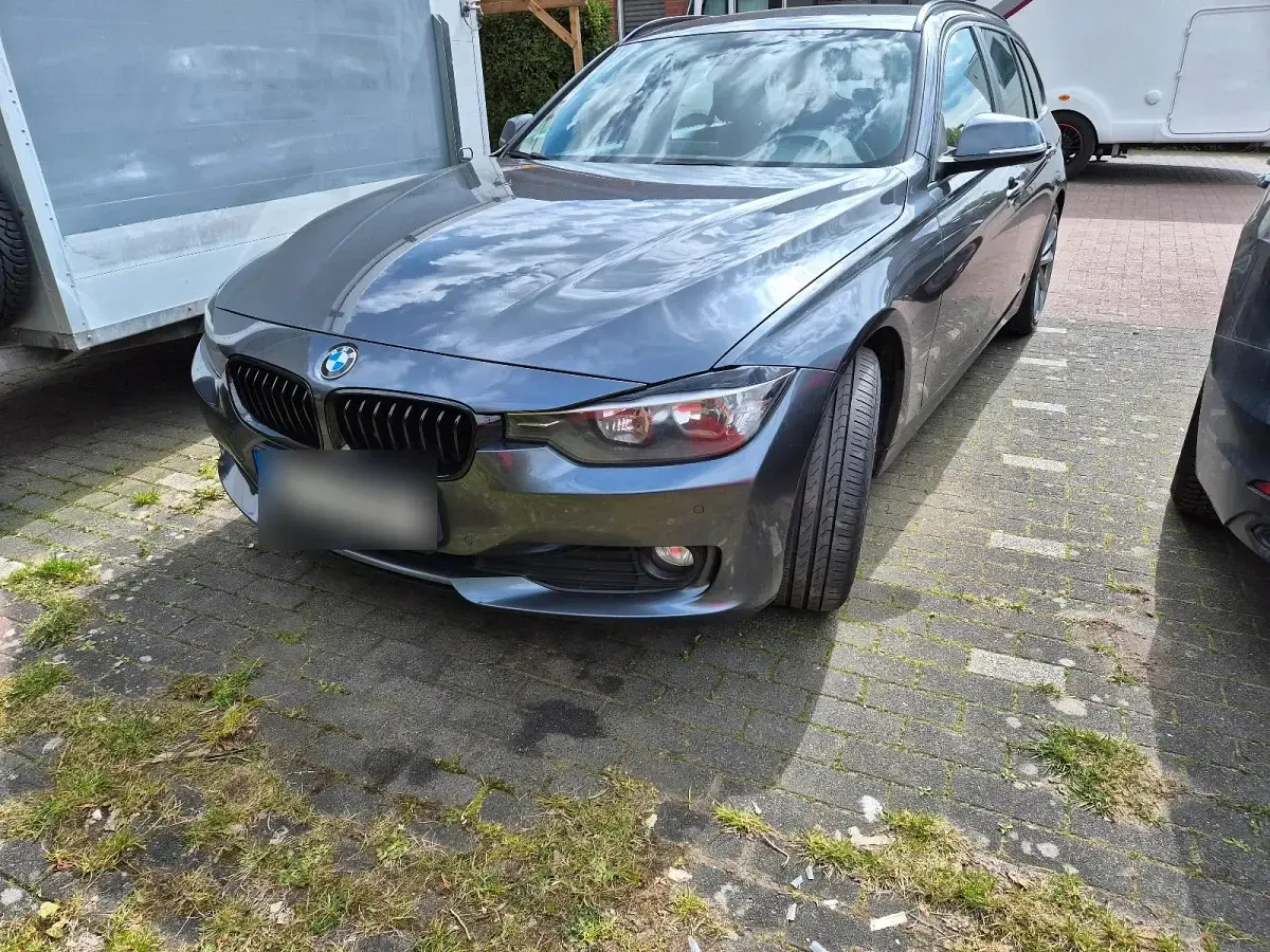 Gebraucht BMW 318 143 PS (105 kW) 2013 Grau Kombi