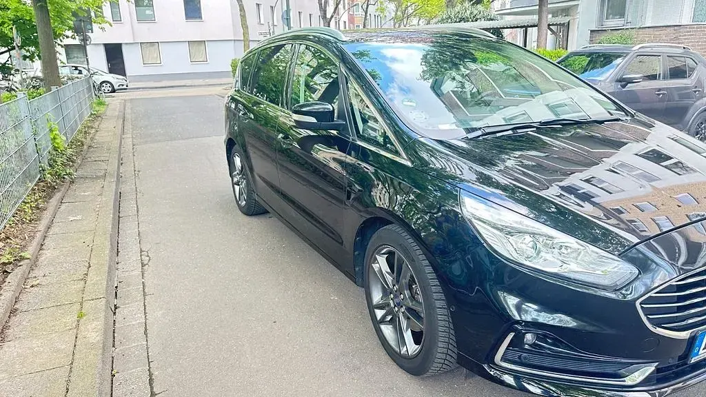 Używany Ford S-MAX Titanium 190 KM (139 kW) 2021 Czarny Minivan