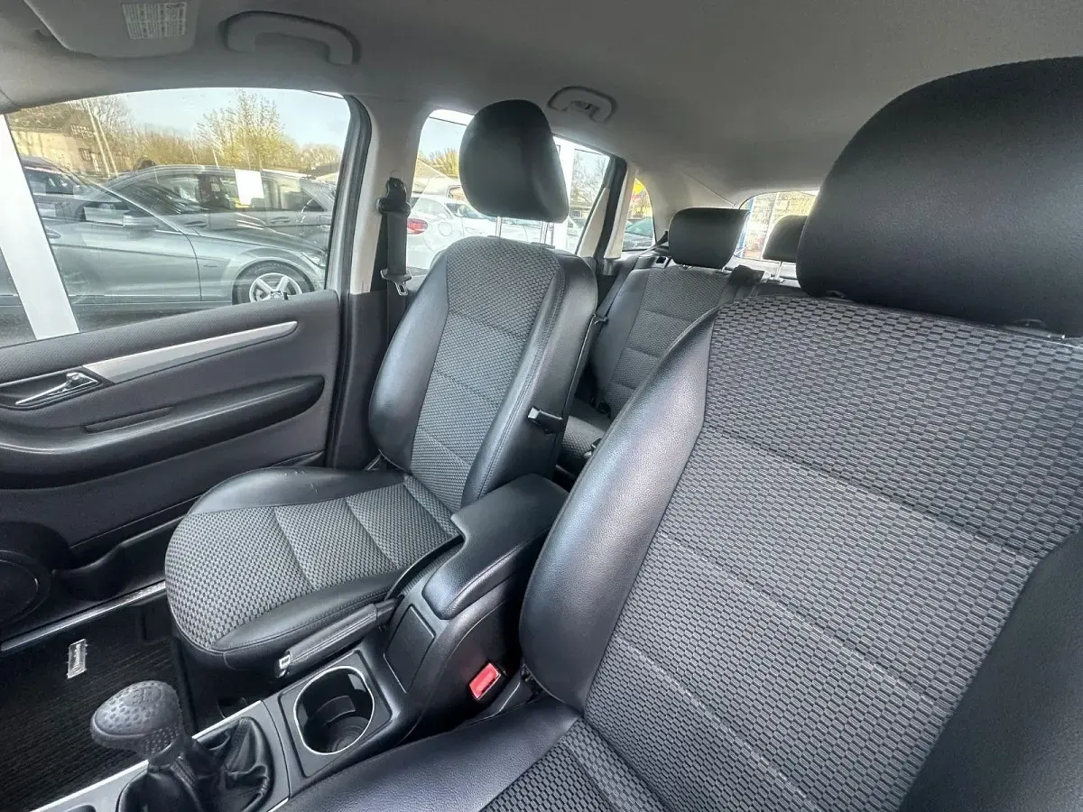 Gebraucht Mercedes B150 95 PS (69 kW) 2009 Silber Van / Kleinbus