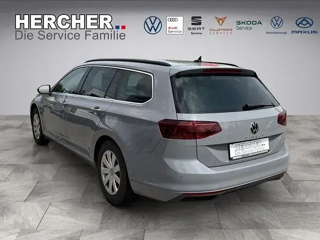 Gebraucht VW Passat IQ Drive 150 PS (110 kW) 2022 Grau Kombi