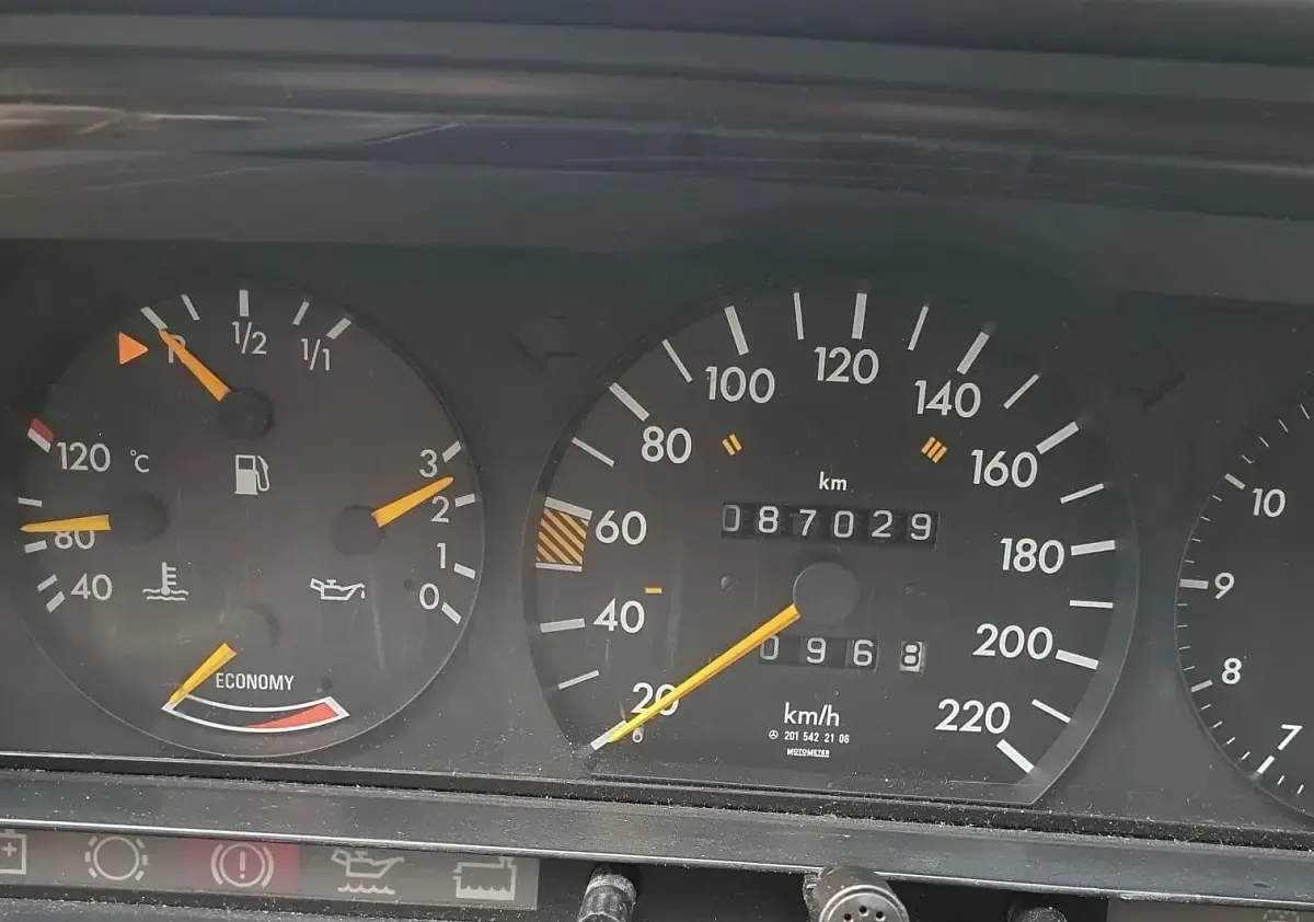 Gebraucht Mercedes 190 102 PS (75 kW) 1988 Blau Limousine
